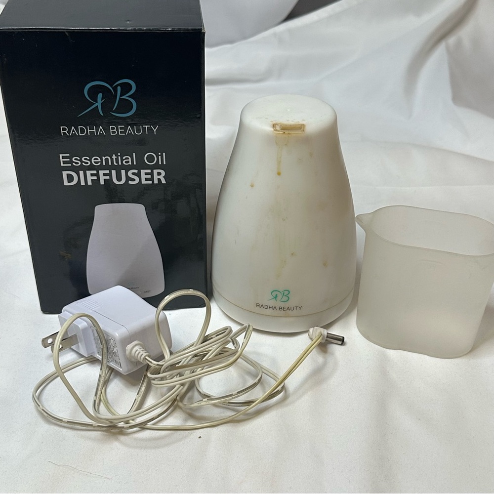 Radha Beauty Essential Oil Diffuser - White
